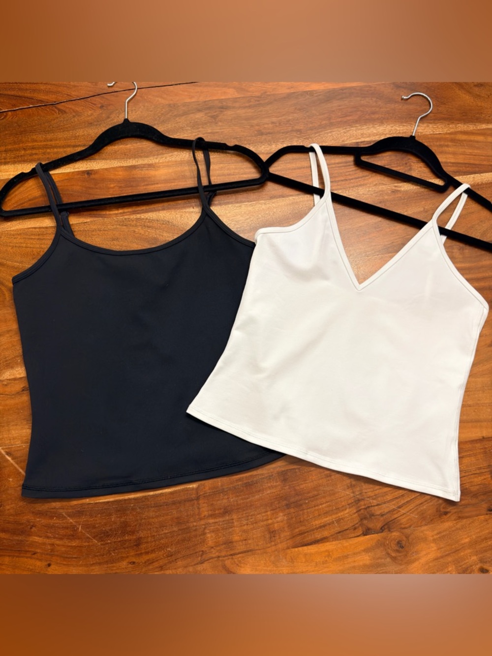 Lot of 2 Aritzia Golden BUTTER Essential tank tops - Size L